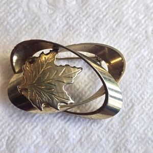 Vintage Brooch Goldtone Maple Leaf With Swirling Ribbon 2" Excellent Condition